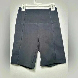 283. Lululemon Shorts Women’s Size 4 Black Pockets Stretch Athletic Workout